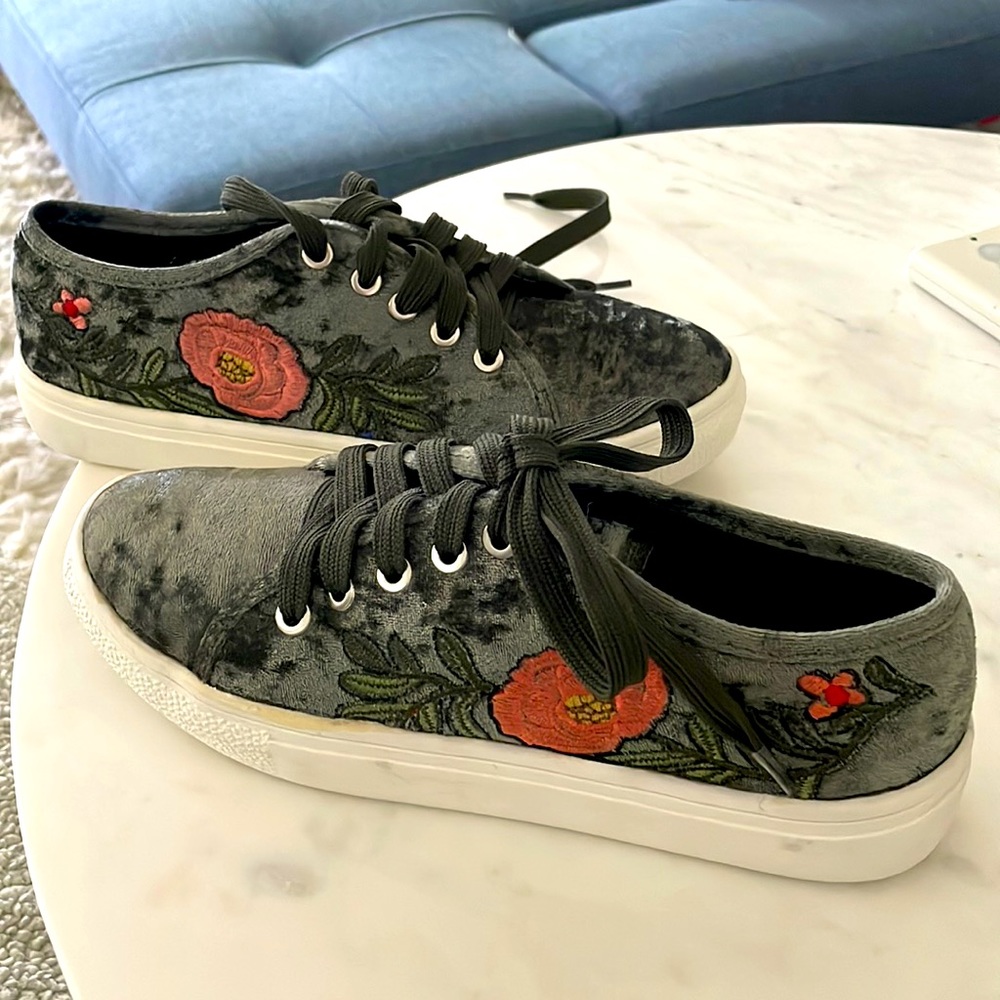 VINTAGE HAVANA Michelle olive velvet floral embroidered sneakers